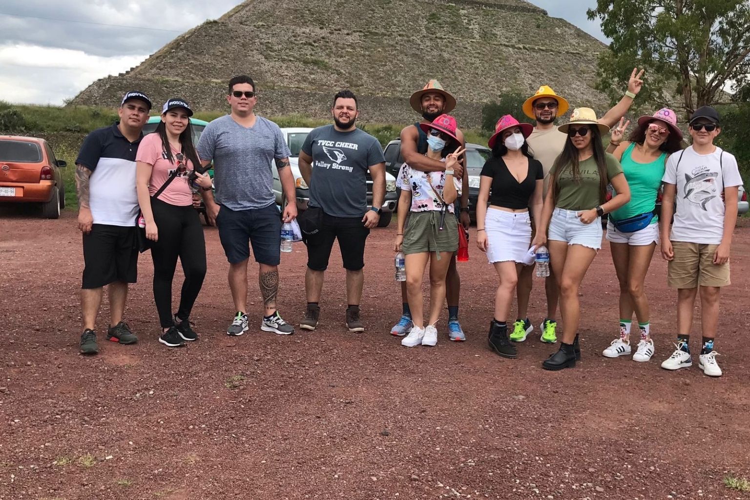 Pirámide del Sol en Teotihuacán vista desde mirador, tour guiado